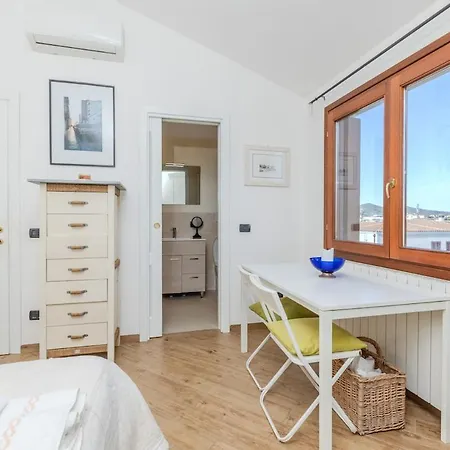 Matu House - Centric In Olbia- Δωμάτια σε οικογενειακή κατοικία Όλμπια